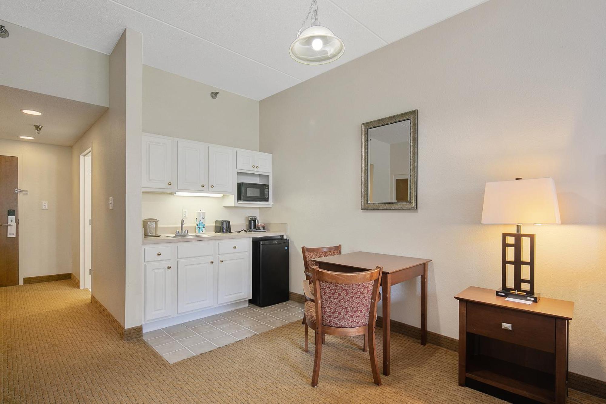 The Landmark Inn Fort Bragg Room photo