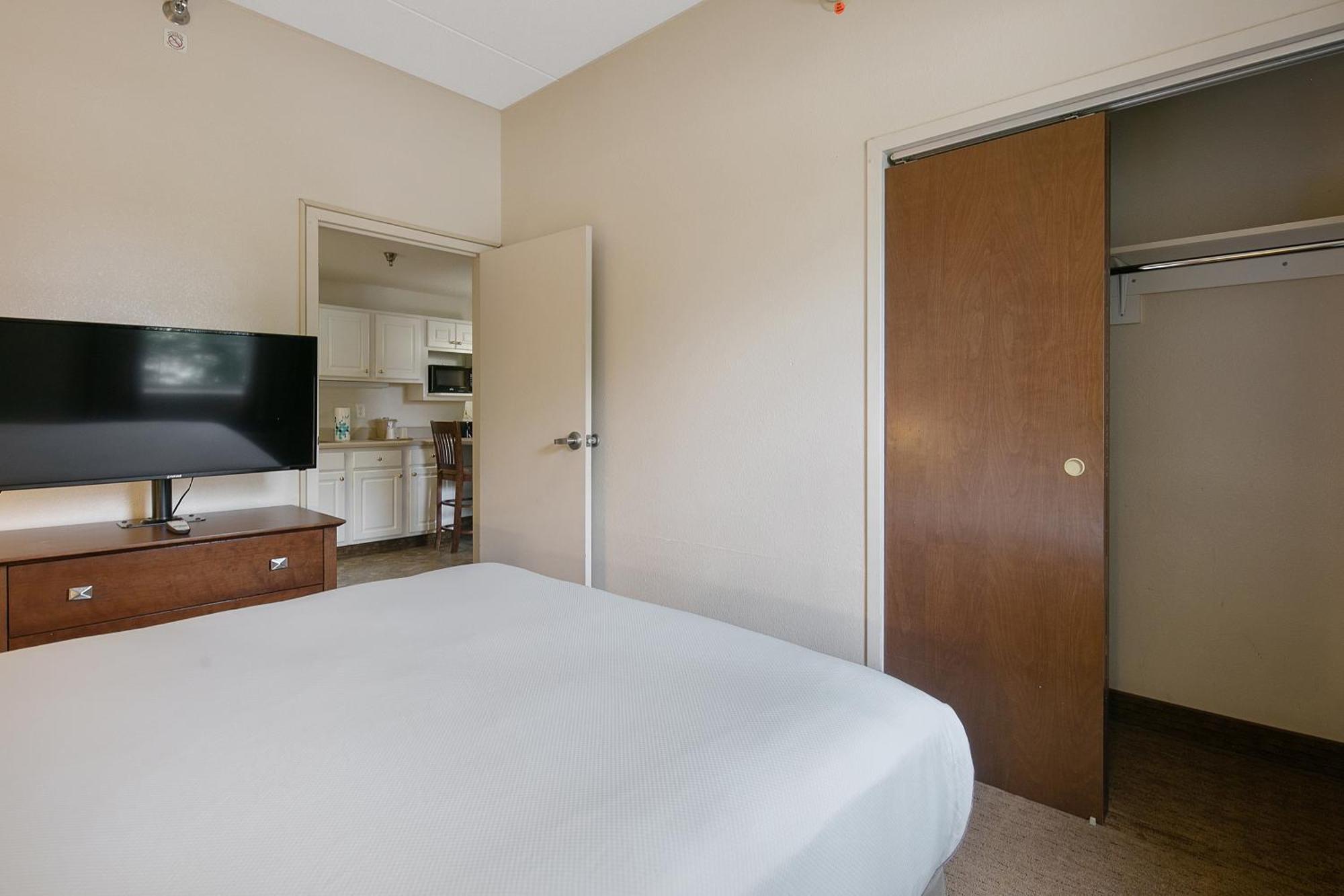 The Landmark Inn Fort Bragg Room photo
