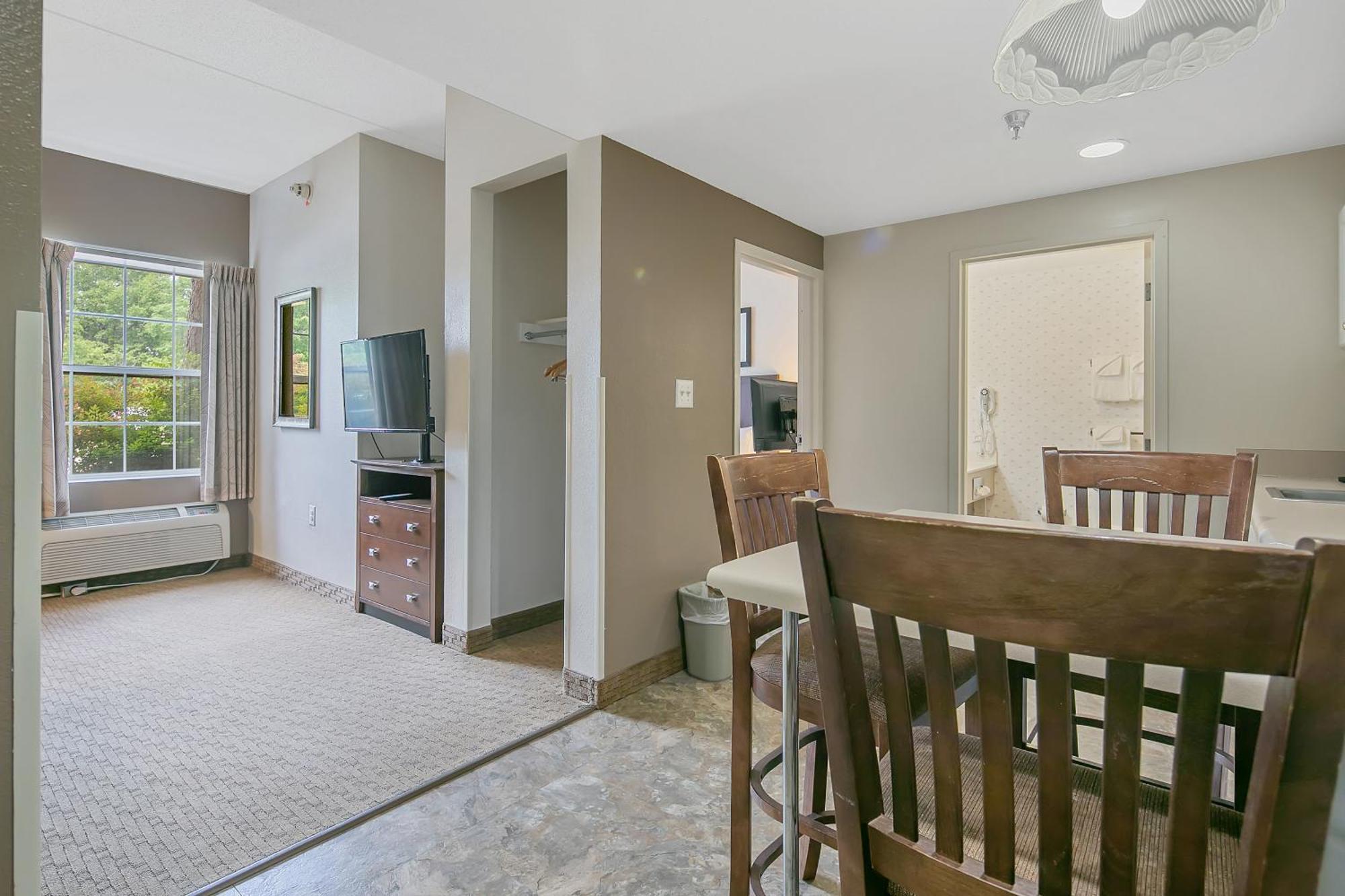 The Landmark Inn Fort Bragg Room photo