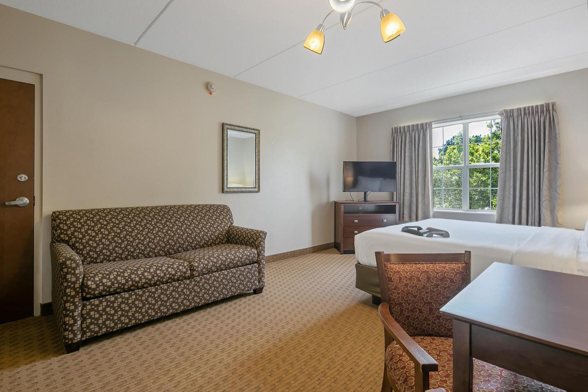 The Landmark Inn Fort Bragg Room photo