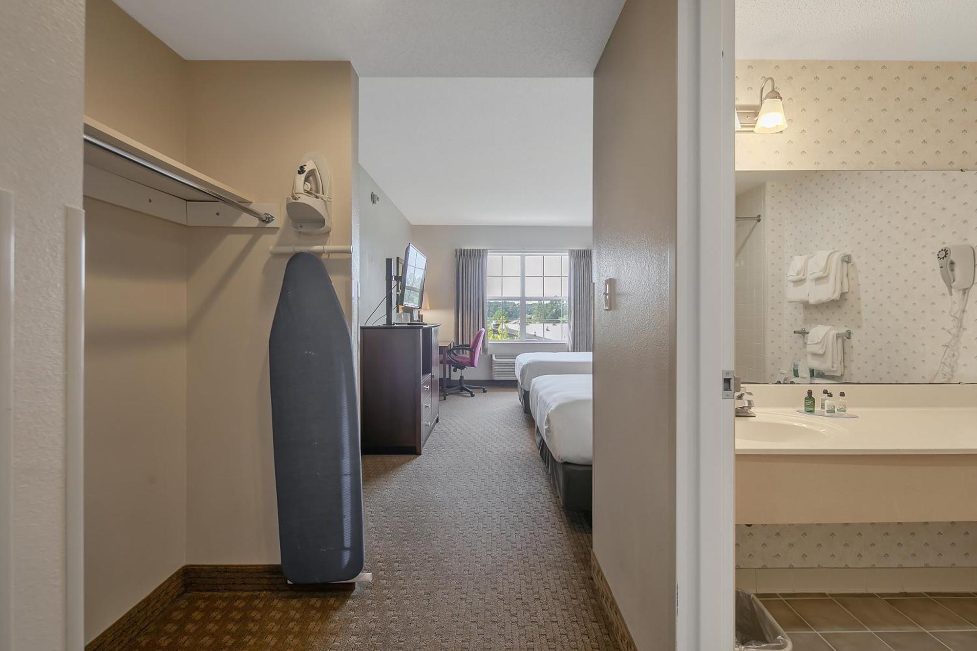 The Landmark Inn Fort Bragg Room photo