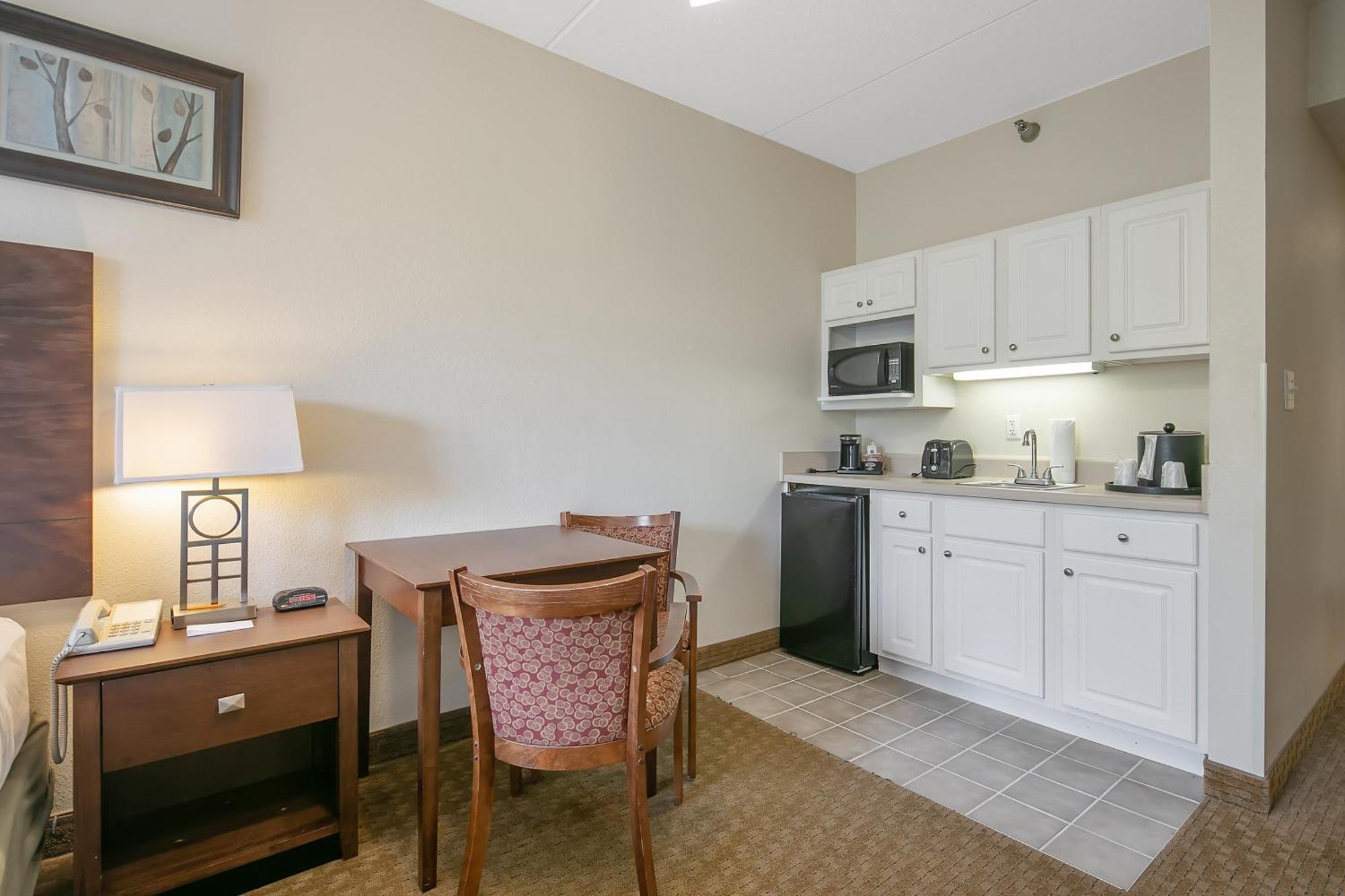 The Landmark Inn Fort Bragg Room photo