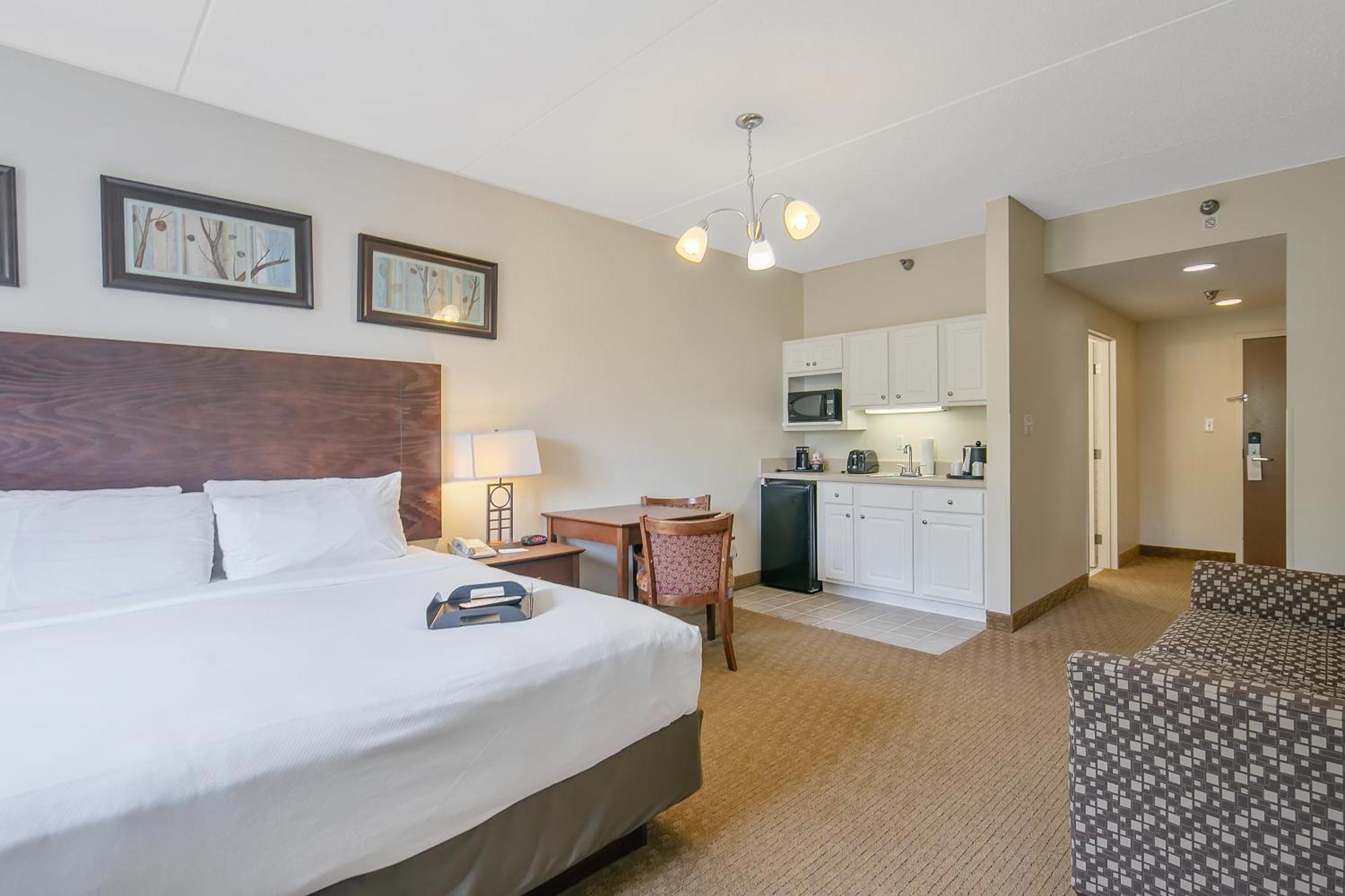 The Landmark Inn Fort Bragg Room photo