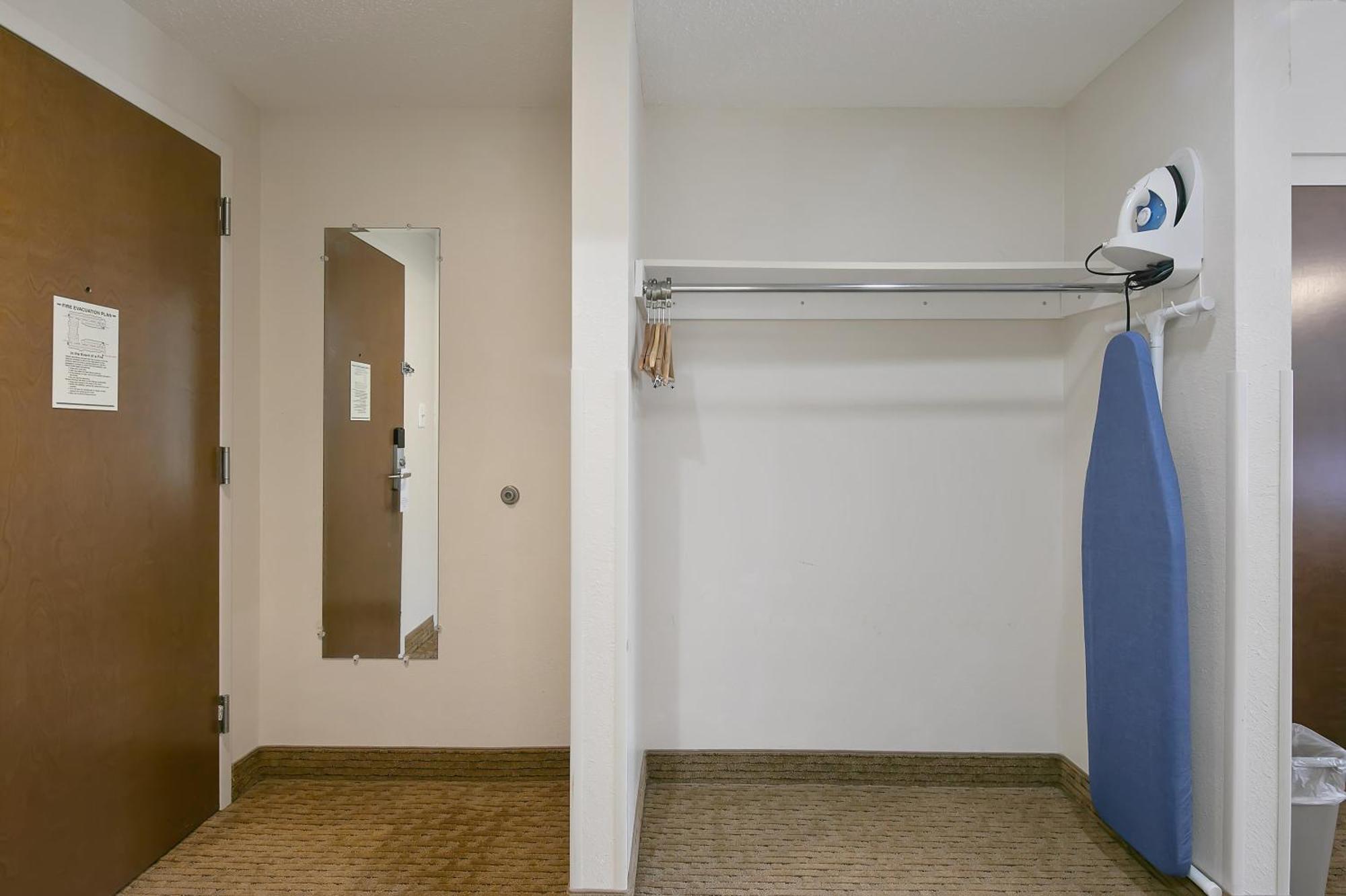The Landmark Inn Fort Bragg Room photo