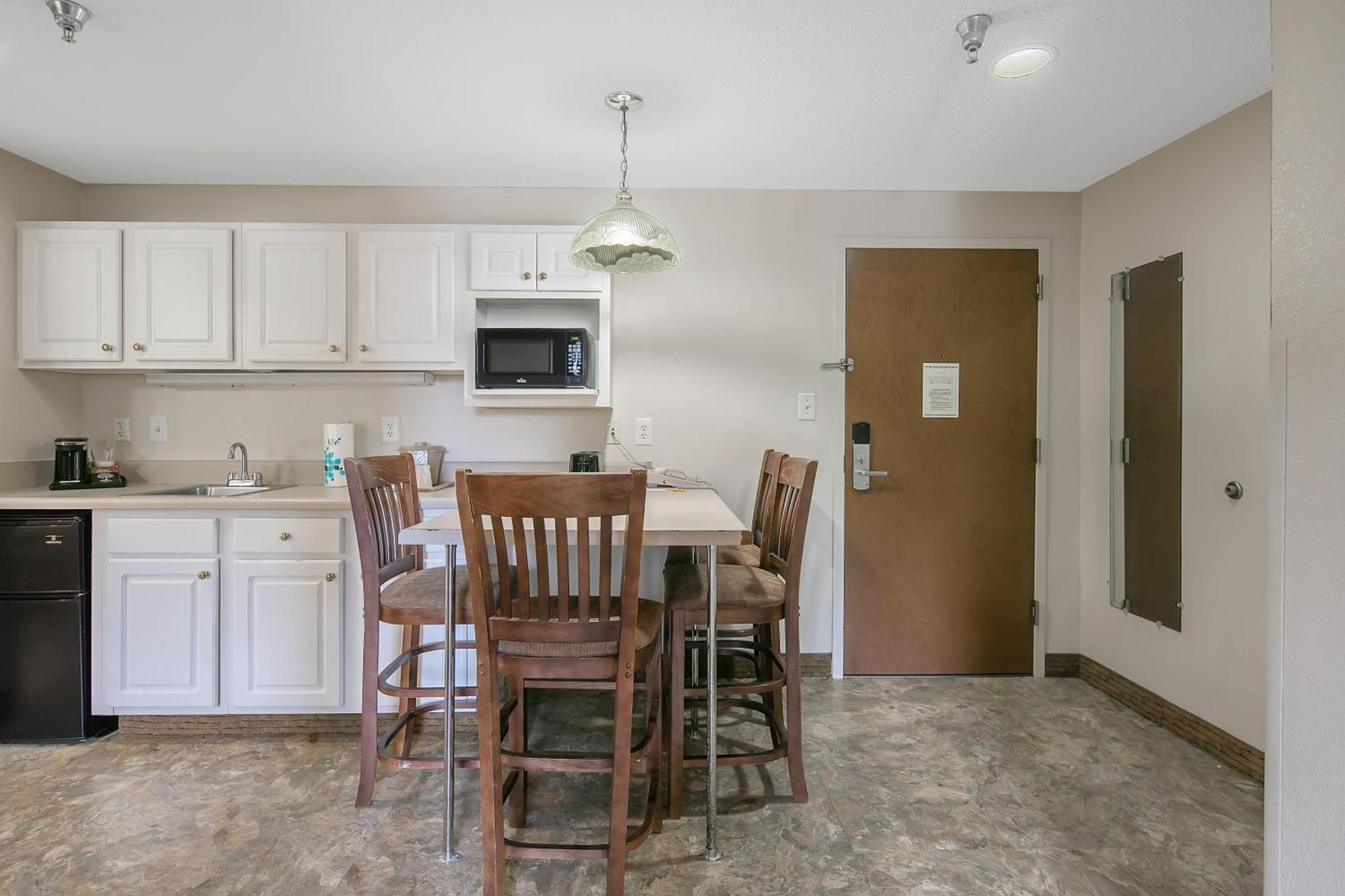The Landmark Inn Fort Bragg Room photo