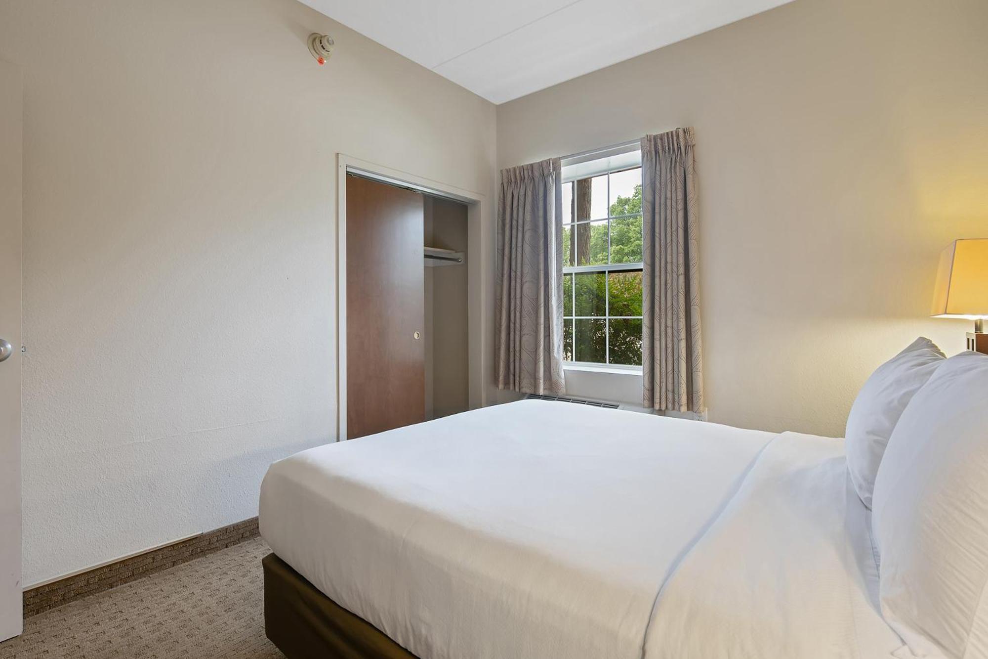 The Landmark Inn Fort Bragg Room photo