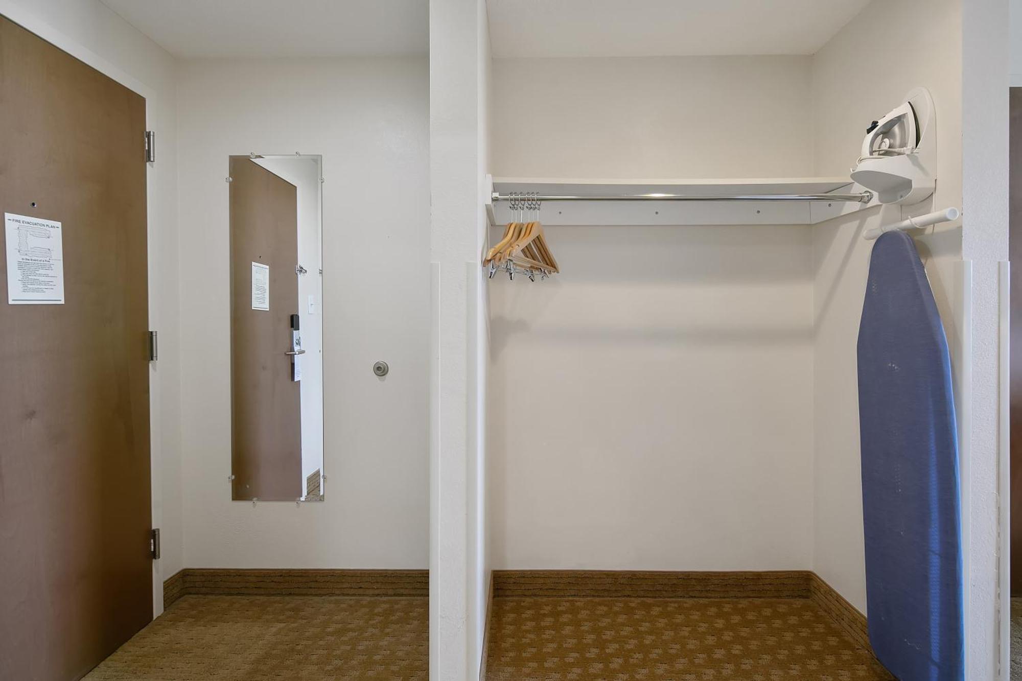 The Landmark Inn Fort Bragg Room photo